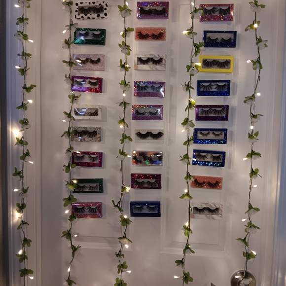 Eyelash Strips - Picture 1 of 1